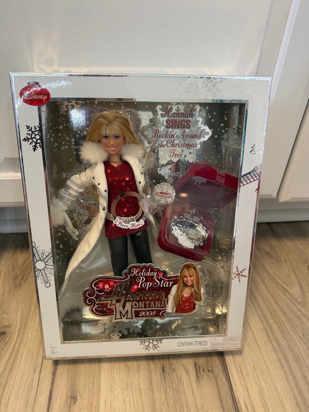 Disney Holiday Pop Star Hannah Montana 2008 Doll Singing Miley Cyrus New in Box
